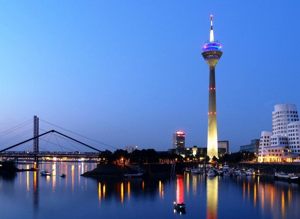 Architektur Düsseldorf bei Nacht